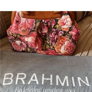 🌺💞Beautiful BRAHMIN Satchel!  Gorgeous floral pattern to flatter any outfit!